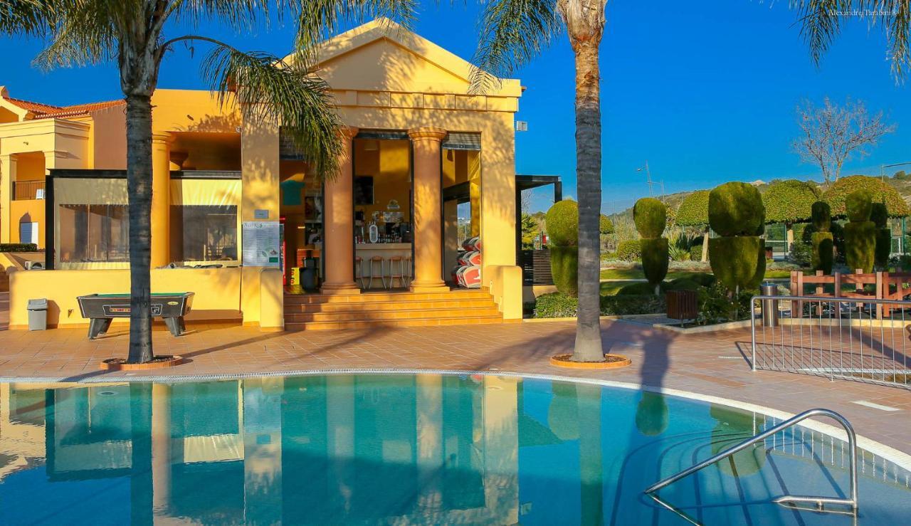 Luzbay Pool Apartments Luaran gambar