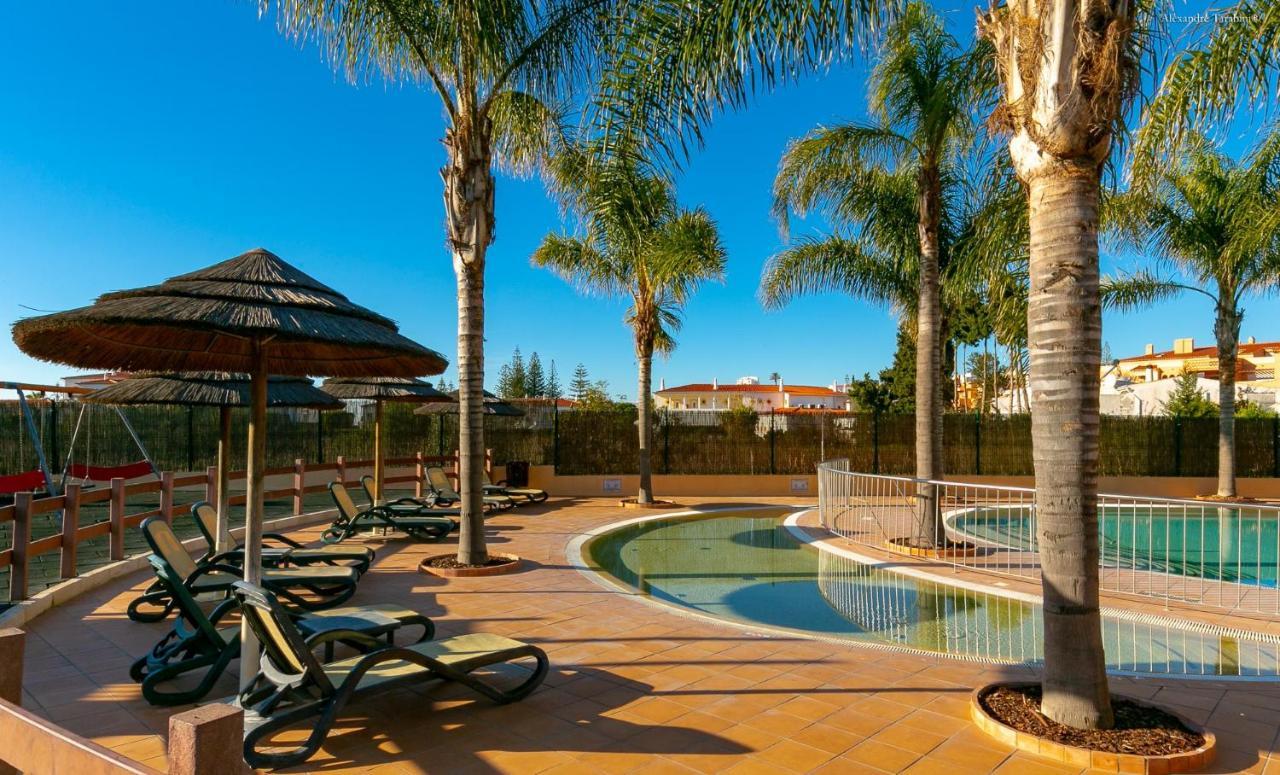 Luzbay Pool Apartments Luaran gambar